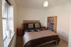 guest bedroom- click for photo gallery